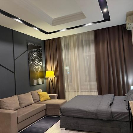 Vip - Дві Спальні Метро Хрещатик Лютеранська 3 基輔 外观 照片